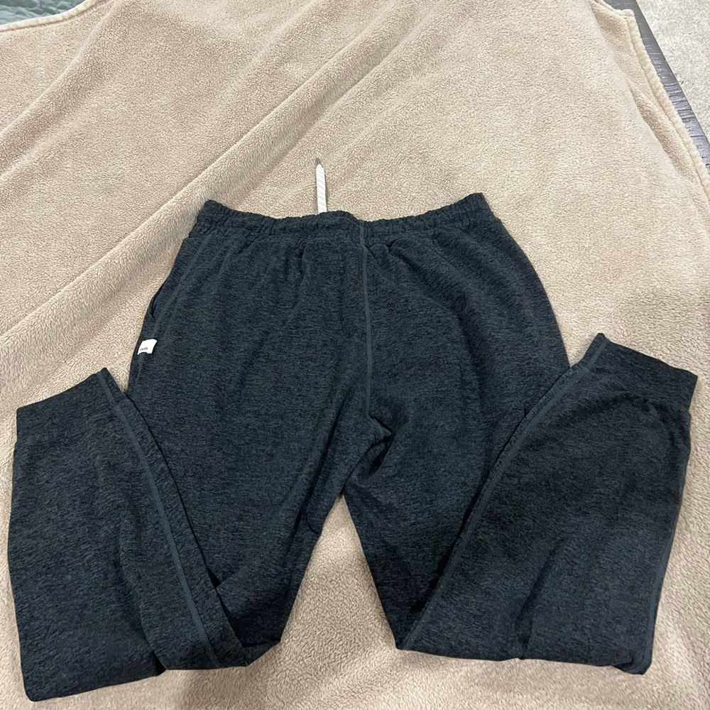 Vuori women’s joggers